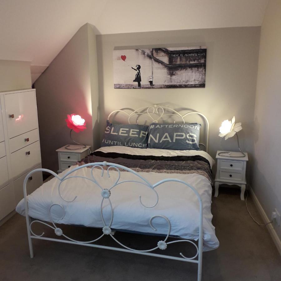 Street Artist Bed & Breakfast Ромфорд Екстериор снимка